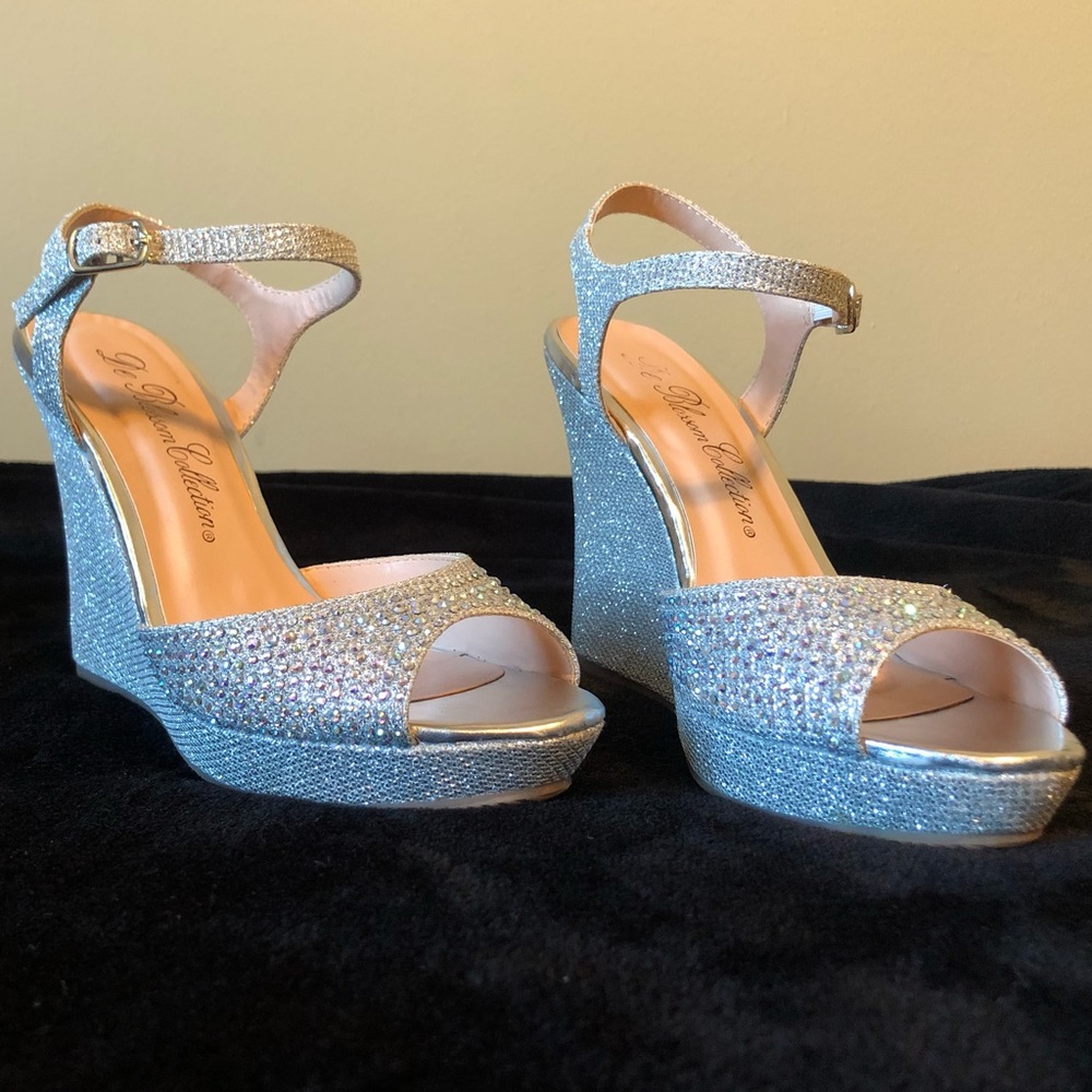 De Blossom Collection Rhinestone Wedges